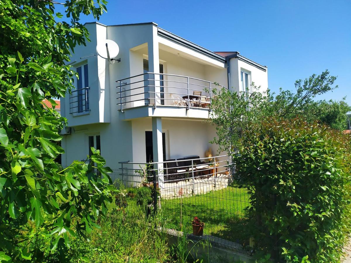 Apartment Dadic *